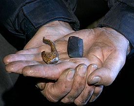 6000 år gammel fiskekrok i bein funnet i Storbåthellaren.