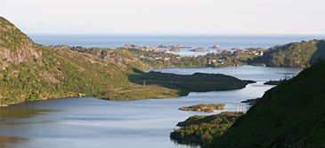 Svolværvannet med byen i bakgrunnen