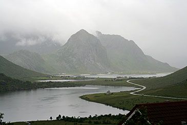 Flakstadøy. Utsikt mot Ramberg.